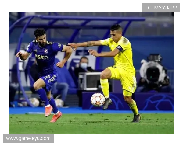 乌德勒支中场组织力强，助球队攻防两端均衡